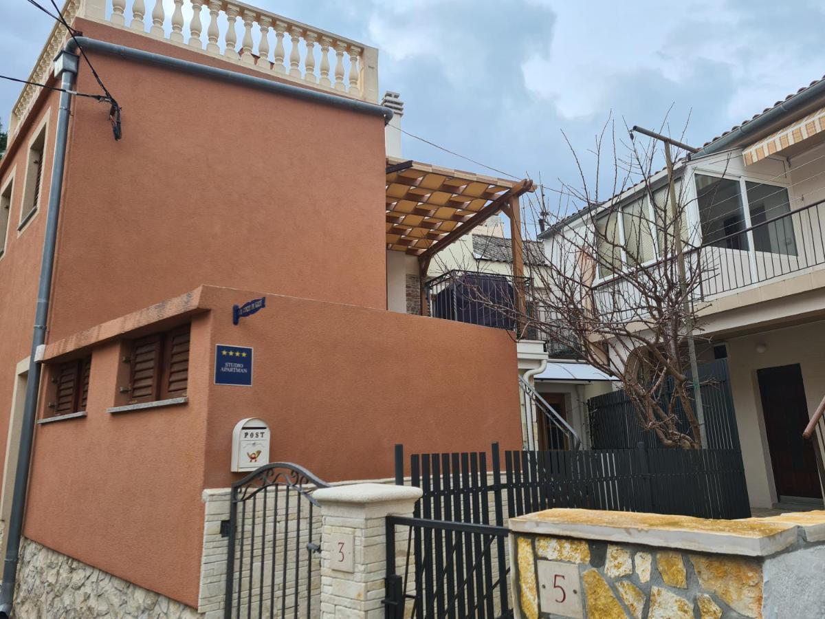 La Corte Di Kate Biograd Na Moru Luaran gambar